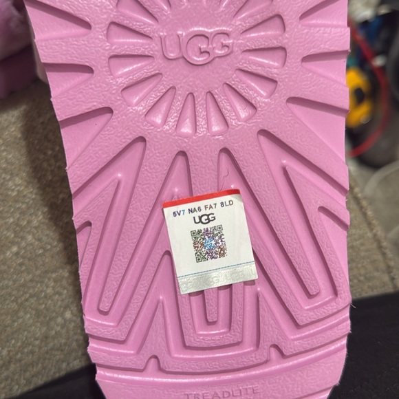 UGG Women's Laton Fur Slide Sandal with box - Picture 9 of 10